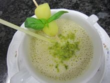 Schaumsuppe vom Bergapfel mit Südtiroler Sekt