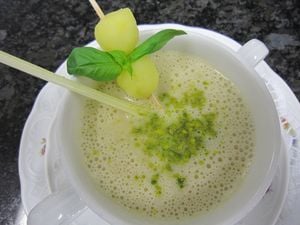 Schaumsuppe vom Bergapfel mit Südtiroler Sekt
