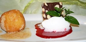 Marillenknödel mit Joghurteis