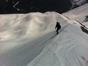 Die letzten Skitage genießen in einem der schneesichersten Skigebiete