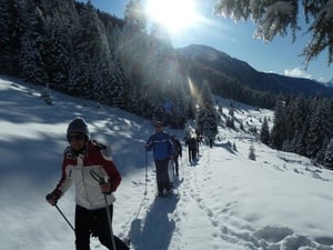 Gita con le ciaspole a 50 cm di neve e cielo sereno